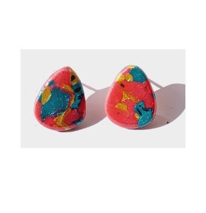 Abstract tear drop stud AIE00114