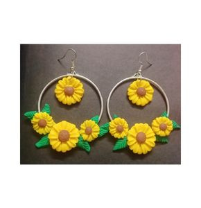 Yellow flower loops AIE00106